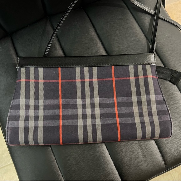 Vintage Burberrys | Nova Check Navy Blue Shoulder Bag - Picture 4 of 7